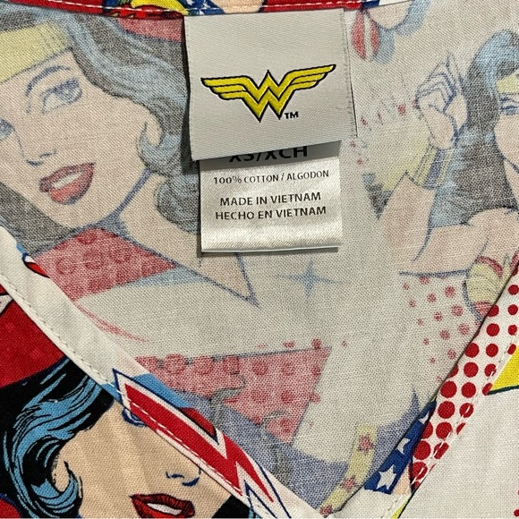 Wonder Woman XS scrub‎ top - Picture 3 of 8